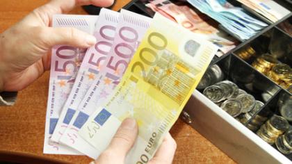 Telefoninis sukčius: neatiminėju pinigų, žmonės patys  atiduoda