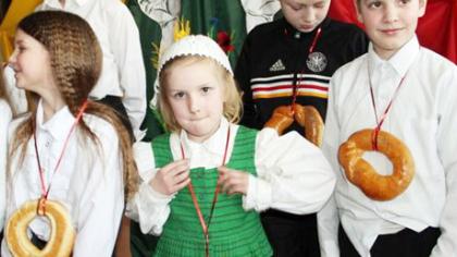 Duonos šventėje sukosi senovinės girnos