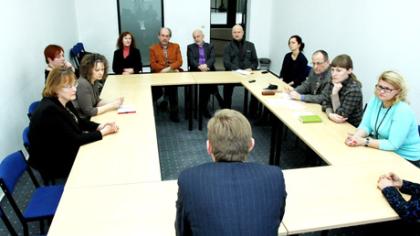 Bib­lio­te­ki­nin­kai – san­dė­li­nin­kai, Kul­tū­ros cent­ras – dar­ži­nė