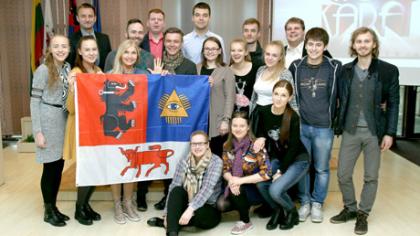 Choras „įkrovė“ Savivaldybės sienas