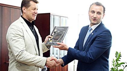 Nauja mero tvarka – užtrenkti duris žurnalistams