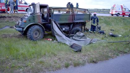 Girtas vairuotojas įsirėžė į kariškių mašiną