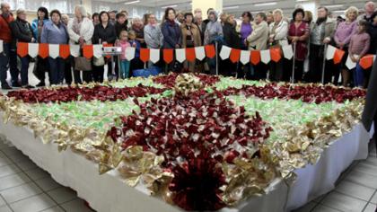 Rekordinė kulinarinė mozaika – iš kibinų su meile