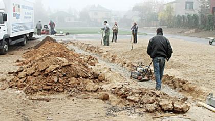 Broką taisę statybininkai vėluoja baigti stadioną