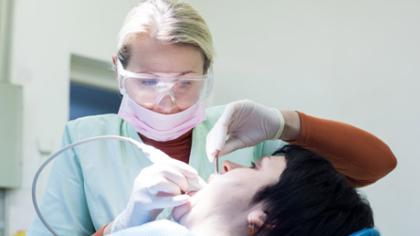 Patys savarankiškai dantų apnašų nenuvalysime