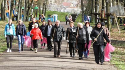 „Darom“ dalyviai rinko svetimas šiukšles