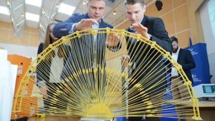 Būsimieji konstruktoriai statė makaronų tiltus