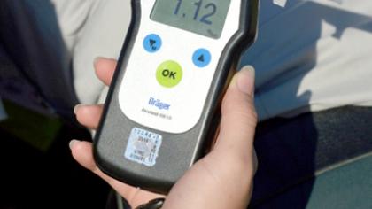 Tikrino vai­ruo­to­jų blaivumą