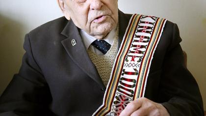 Šimtametis geležinkelio veteranas dainuoja Lietuvai